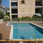 Palm Beach Apartment With A Pool In The Residence